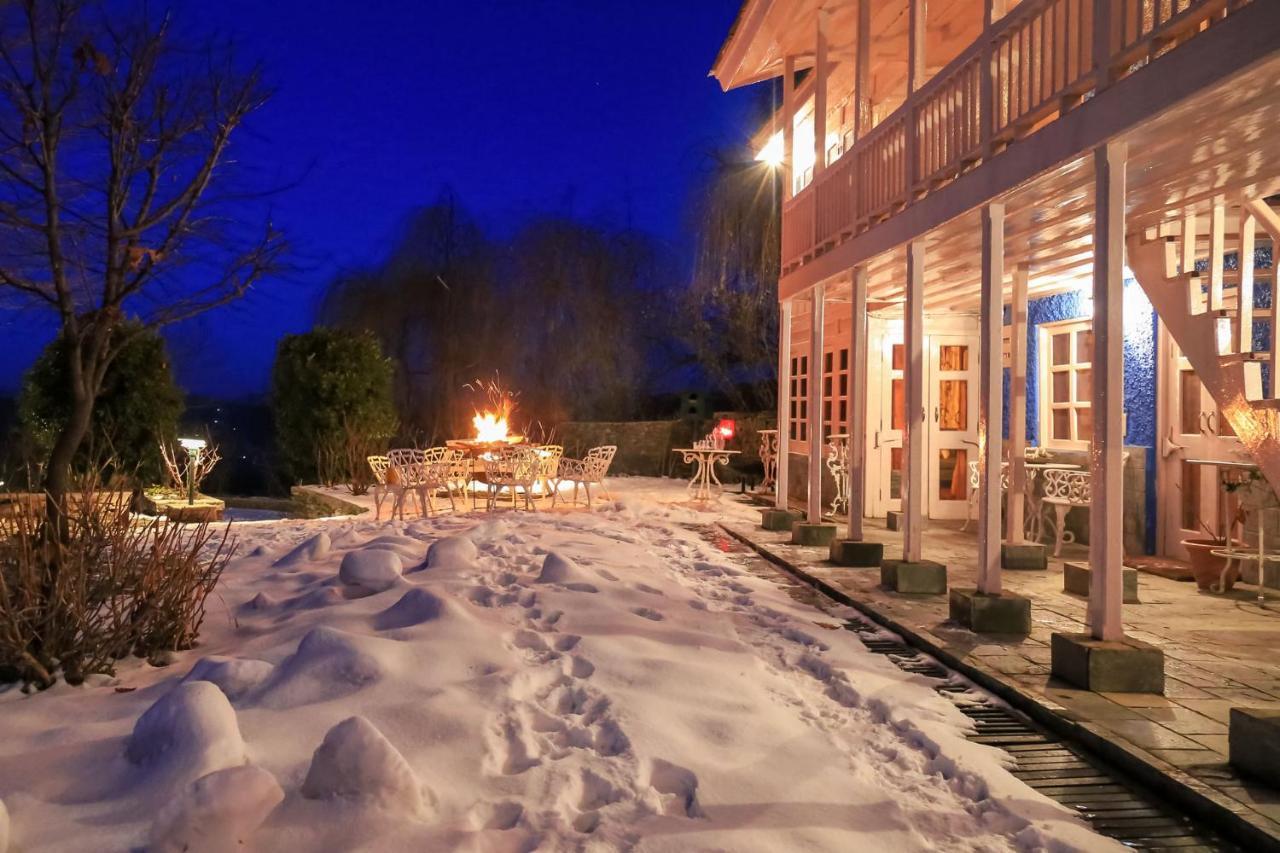 Stayvista At Violet Hill With Bonfire, Gazebo & Hill View Shimla Exterior foto